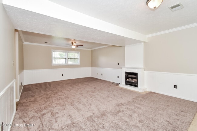 Building Photo - 1042 Cristland Rd