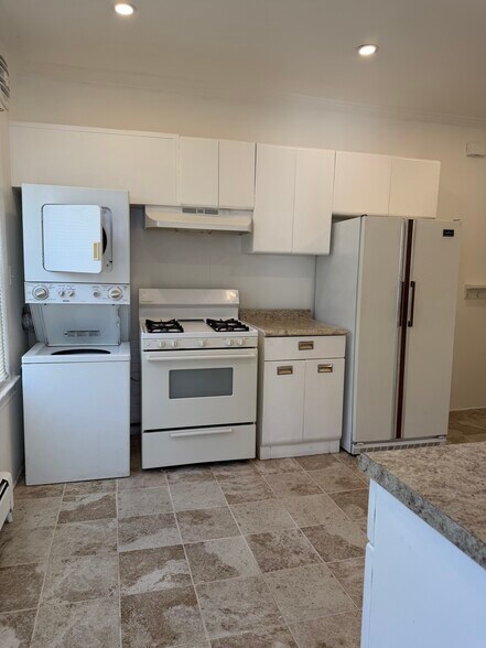 kitchen - 35 Gates Ave