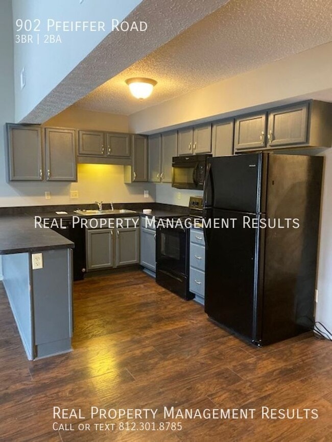 Building Photo - 902 Pfeiffer Rd