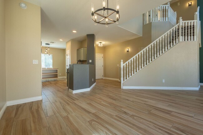 Building Photo - 3 Bedroom 2.5 Bathroom