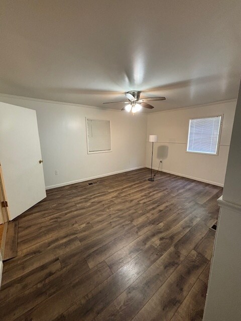 Building Photo - 301 Maple St