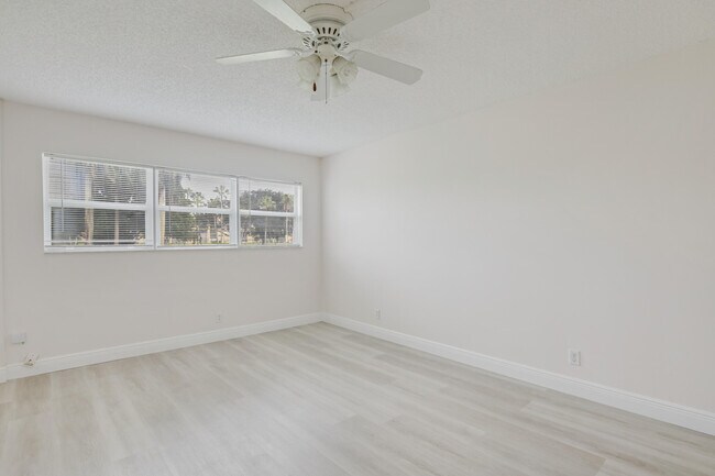 Building Photo - 3595 Birdie Dr