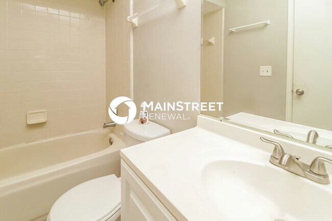 Building Photo - 3 Bedroom Pet-Friendly Home in Sanford, FL with Main Street Renewal