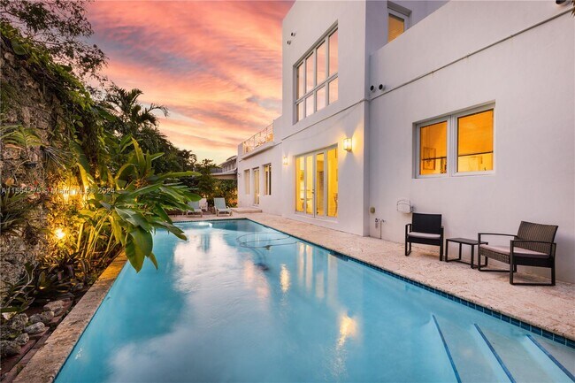 Building Photo - 696 NE 68th St