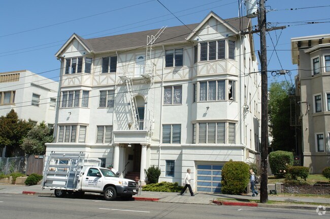 Building Photo - 2533 Durant Ave