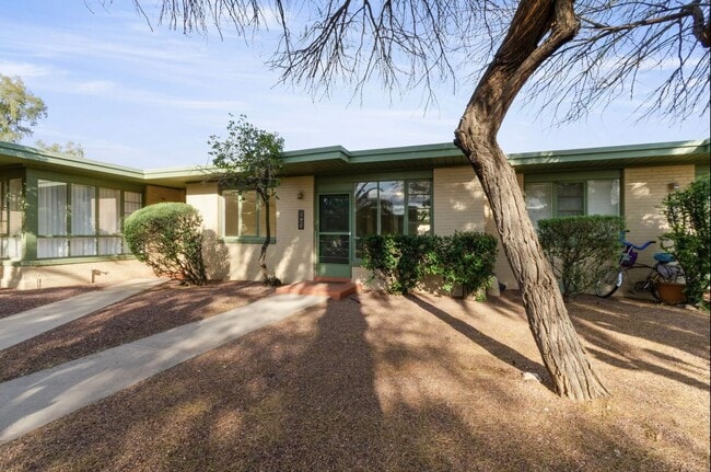 Building Photo - Charming 1-bedroom, 1-bath home in Tucsons most iconic neighborhood!