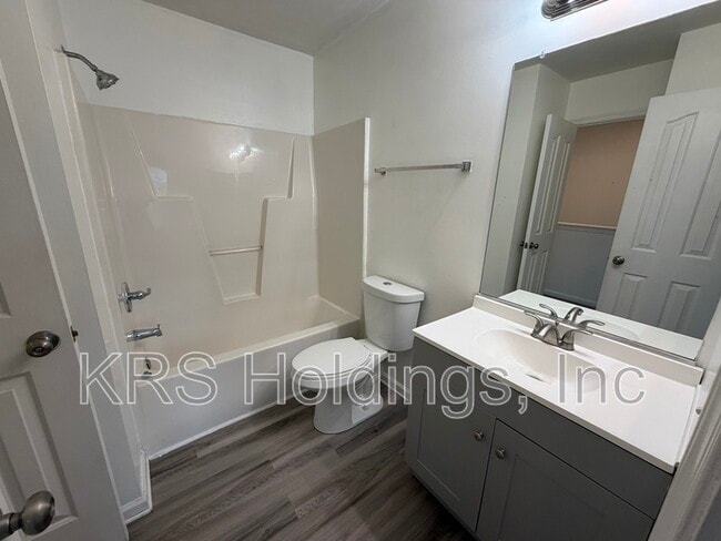 Building Photo - 30 Terri Sue Ct