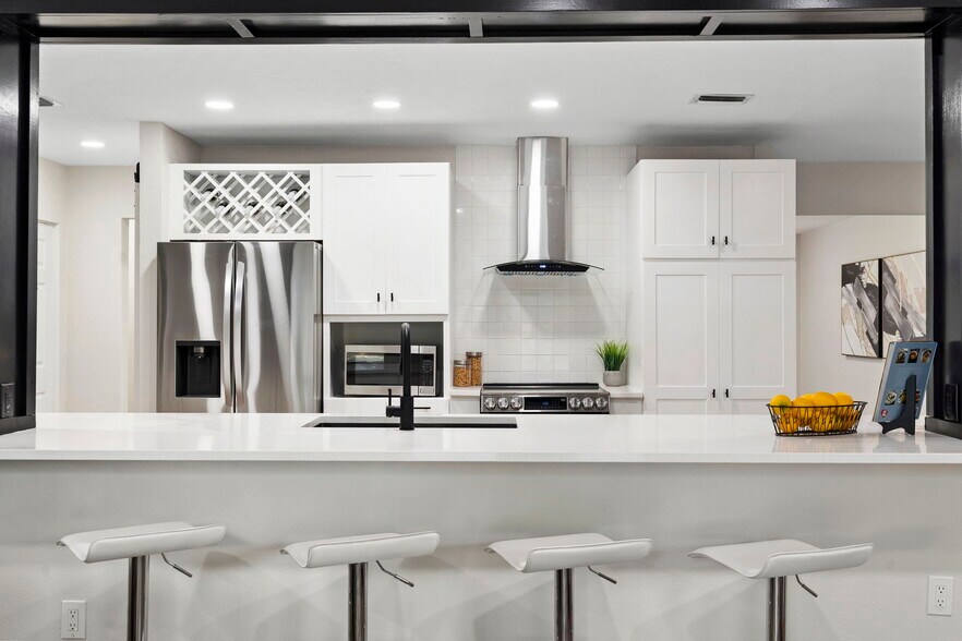 Building Photo - 505 Lake Shore Dr