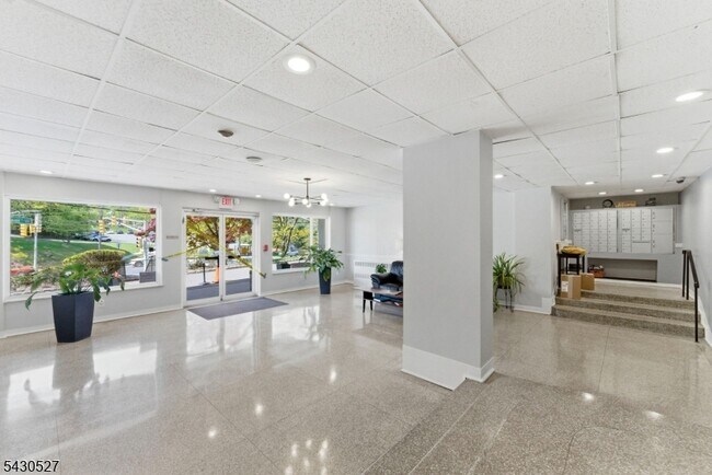 Building Photo - 415 Claremont Ave