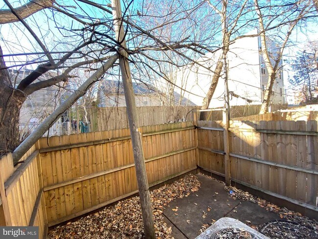 Building Photo - 1708 N Bouvier St