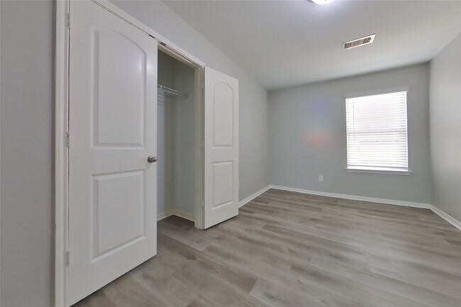 Building Photo - 417 Palomino Stand Dr