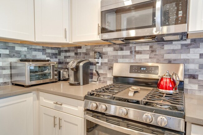 Building Photo - 1000 Monterey Rd