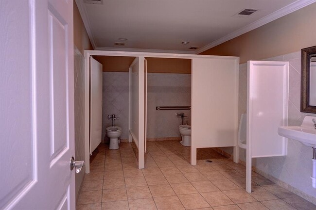 Building Photo - 914 Oak Glen Dr