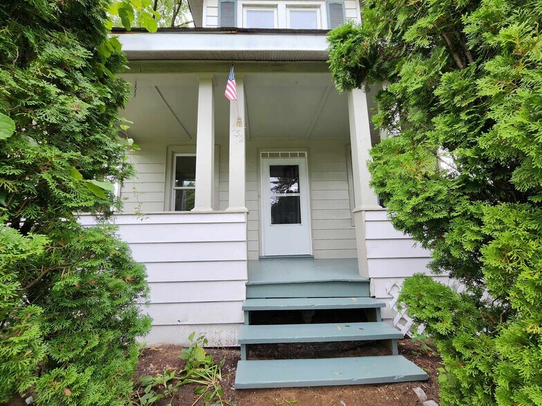 Building Photo - 532 Albany Shaker Rd