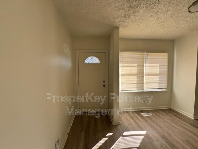 Building Photo - 4211 Searcy St