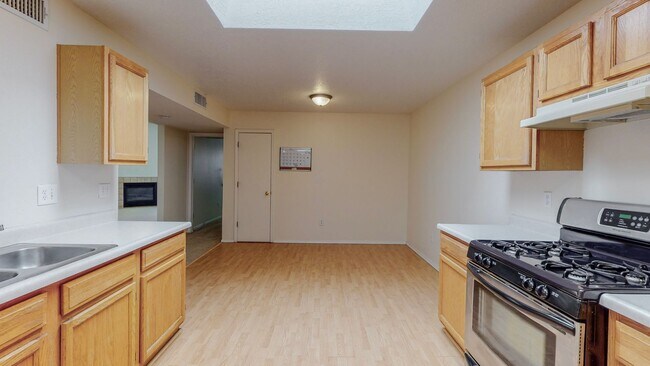 Building Photo - WESTSIDE HOME 3 Bedroom 2 Bath With 2 car garage