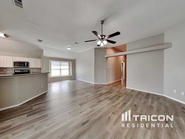 Building Photo - 6701 Fairglen Dr