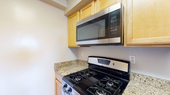 Building Photo - 2615 4th St NE