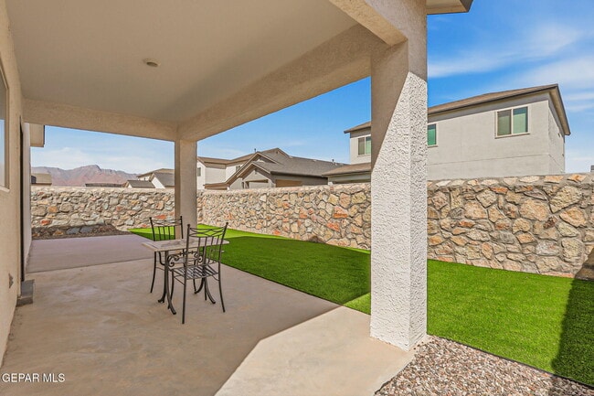 Building Photo - 51049 Fox Trl Ave