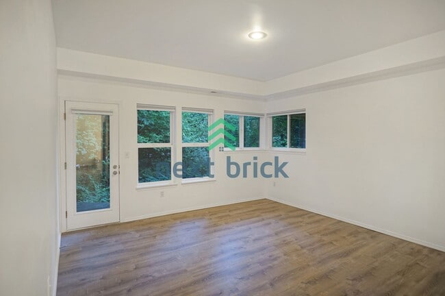 Building Photo - Beautiful home with 3 beds, 2.5 baths for ...