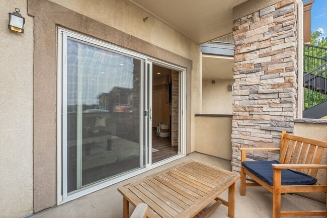 Building Photo - Easy Living with Modern Touches in a Prime...