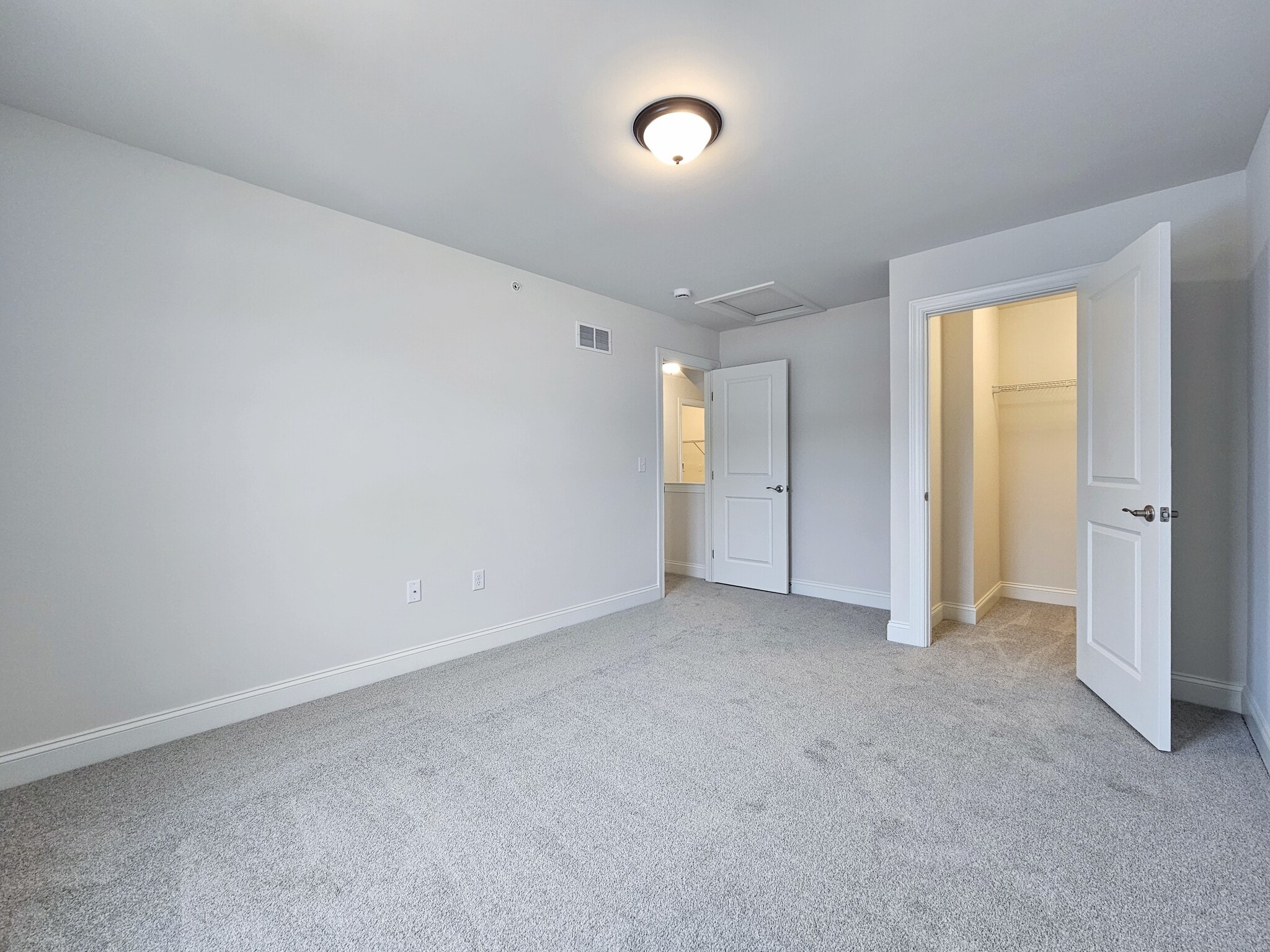 Building Photo - 121 Magnolia Dr