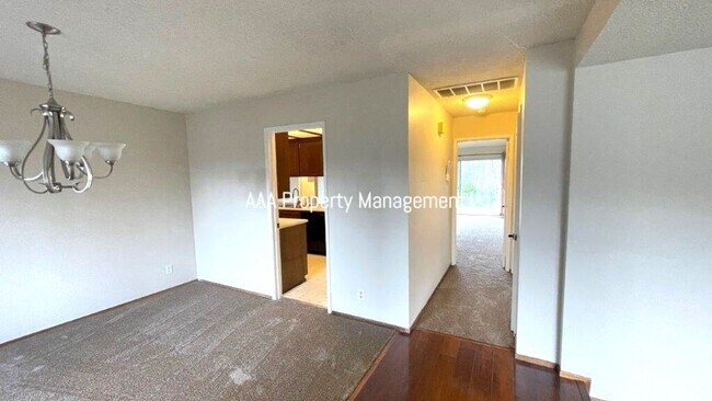 Building Photo - Nice 4 bedroom 2 bath Single family home in great neighborhood!