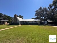 Building Photo - Beautifully updated 3 bedroom, pool home z...