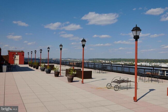 Building Photo - 801 N Pitt St