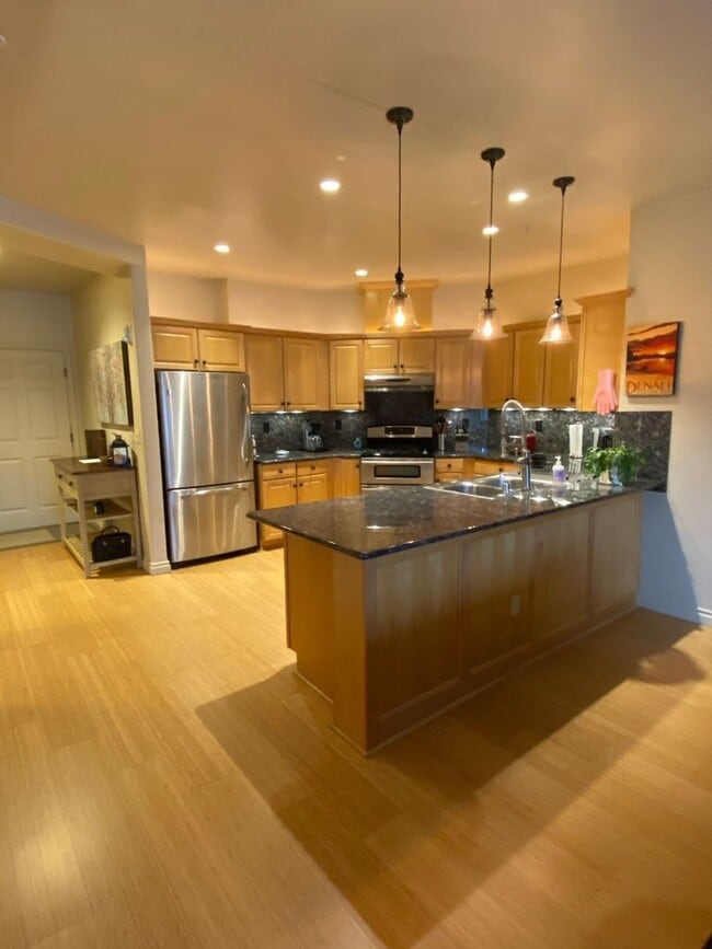 Building Photo - Fully furnished rental in downtown Anchorage