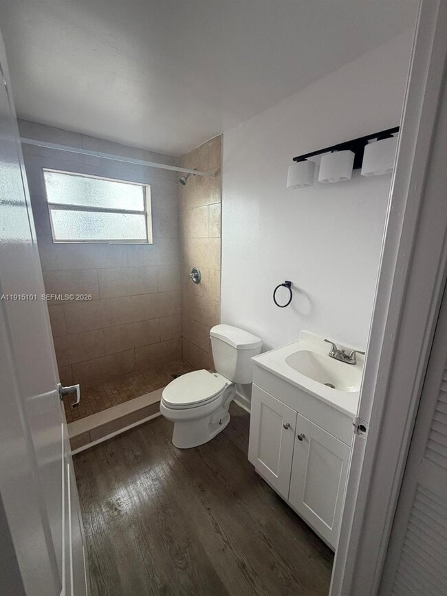 Building Photo - 110 SE 2nd St