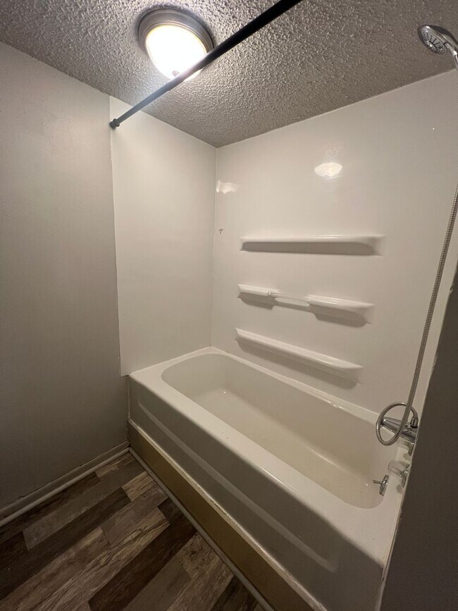 Building Photo - 405 E Watertown St