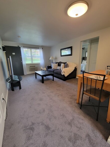 Interior Photo - Cloverleaf Village Apartments