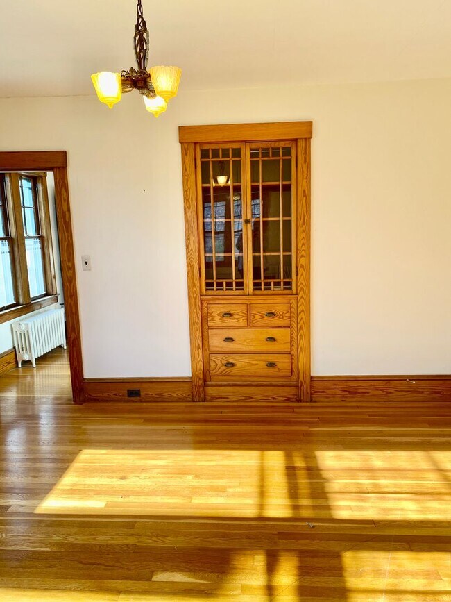 Building Photo - 68 Ascutney St