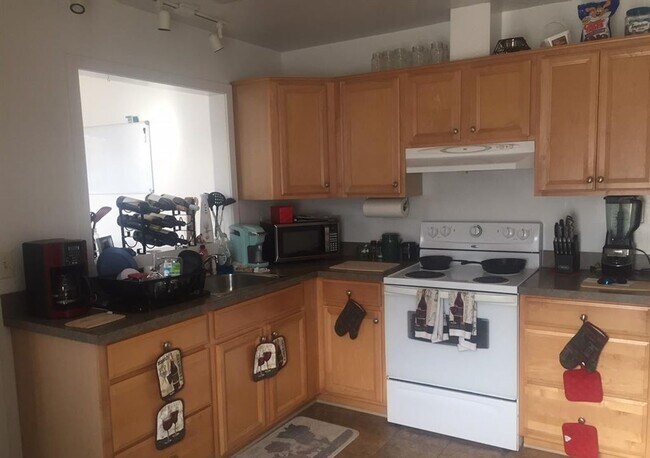 Building Photo - 1122 E Market St