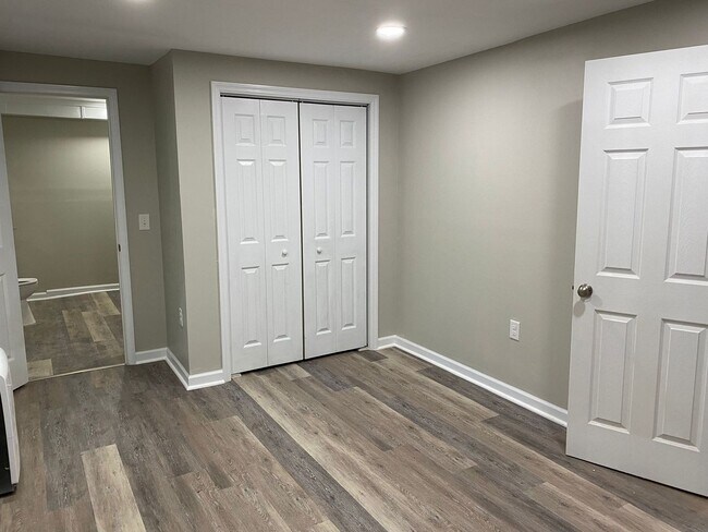 Building Photo - AVAILABLE TO SHOW!