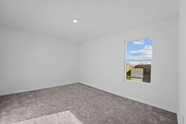 Building Photo - 910 Stricker Path