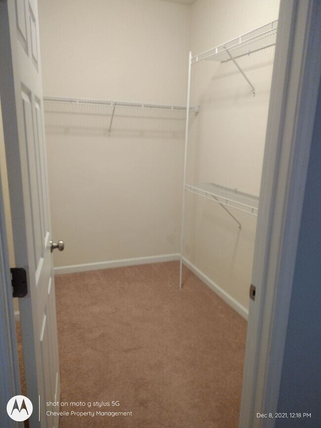 Building Photo - Beautiful 5 bedroom FOR RENT