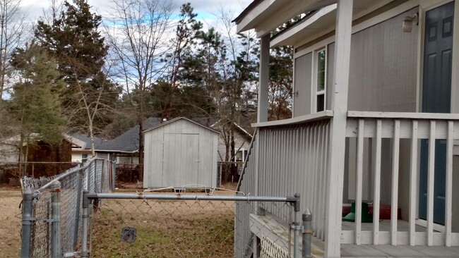Building Photo - 713 Eva Cir