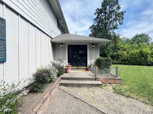 Building Photo - 1470 Anderson Ln