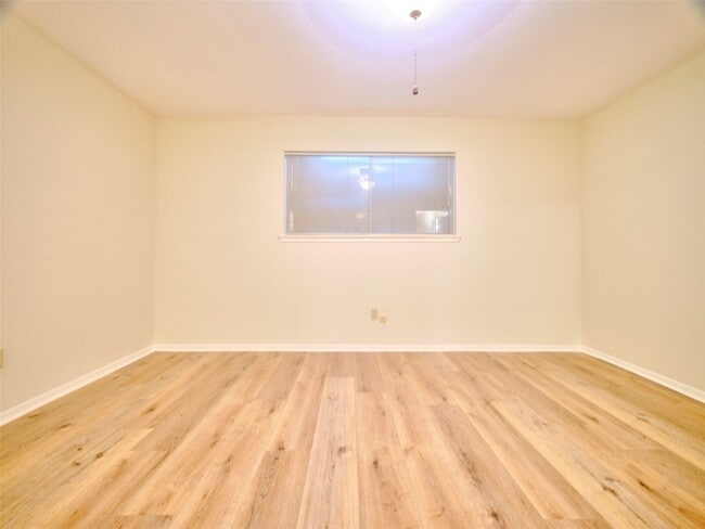 Building Photo - 4804 Fairhaven St