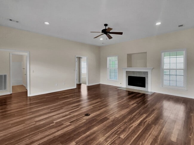 Building Photo - 2230 Cross Creek Dr