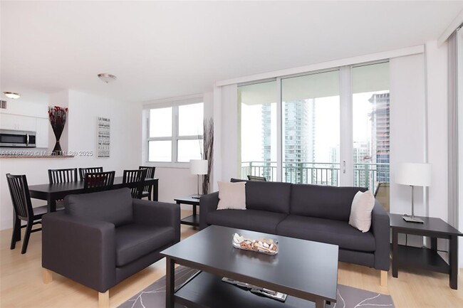 Building Photo - 1155 Brickell Bay Dr