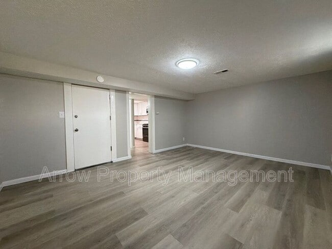 Building Photo - 2442 Vine St