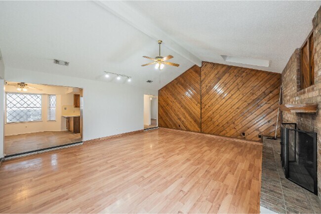 Building Photo - 6753 Spoonwood Ln