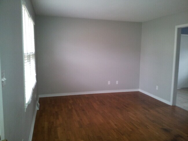 Building Photo - 1016 Christopher St