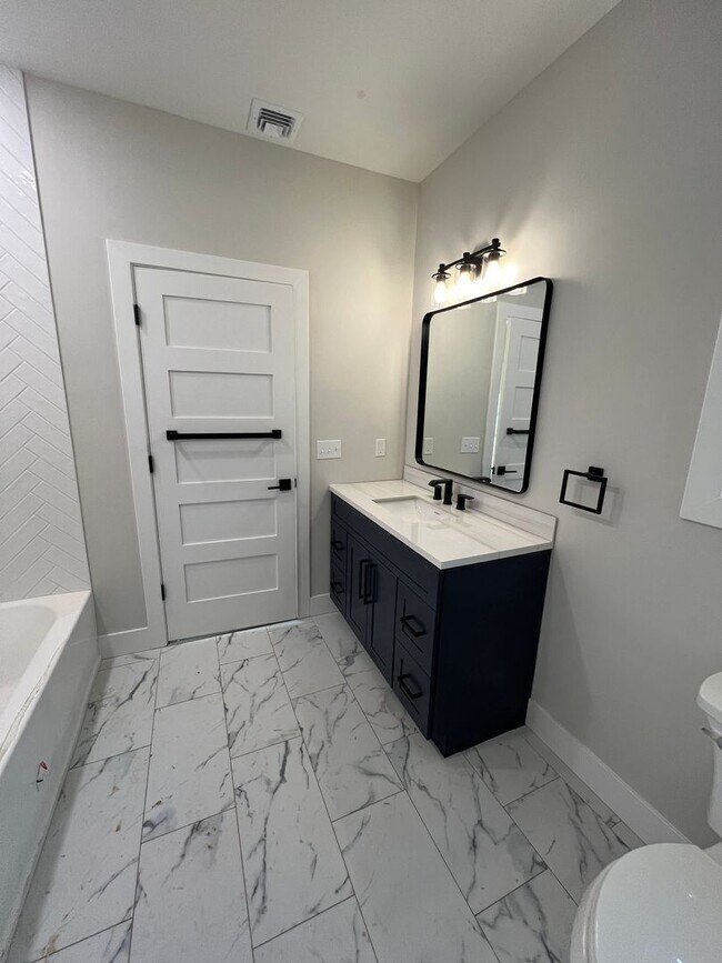 Building Photo - 2232 S 11th St