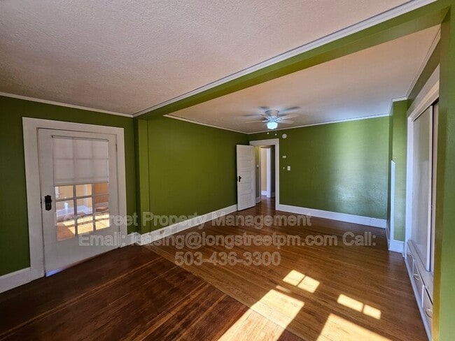 Building Photo - 1402 SE 30th Ave