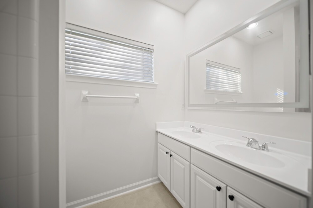 Building Photo - 10061 Vineyard Lake Rd E