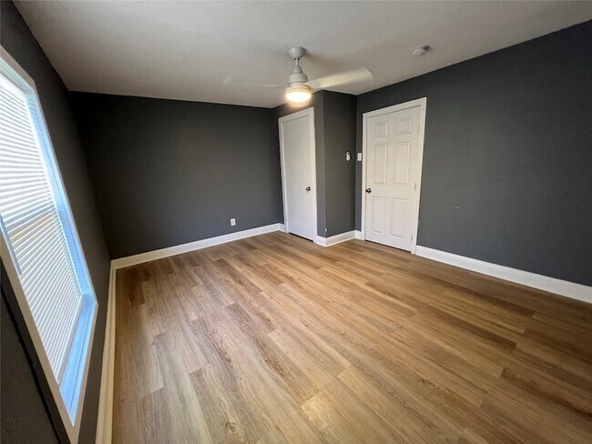 Building Photo - 2801 Ennis Ave